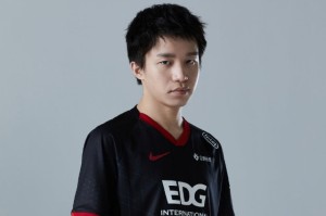 我来教你EDG发布大名单：明凯转监督。